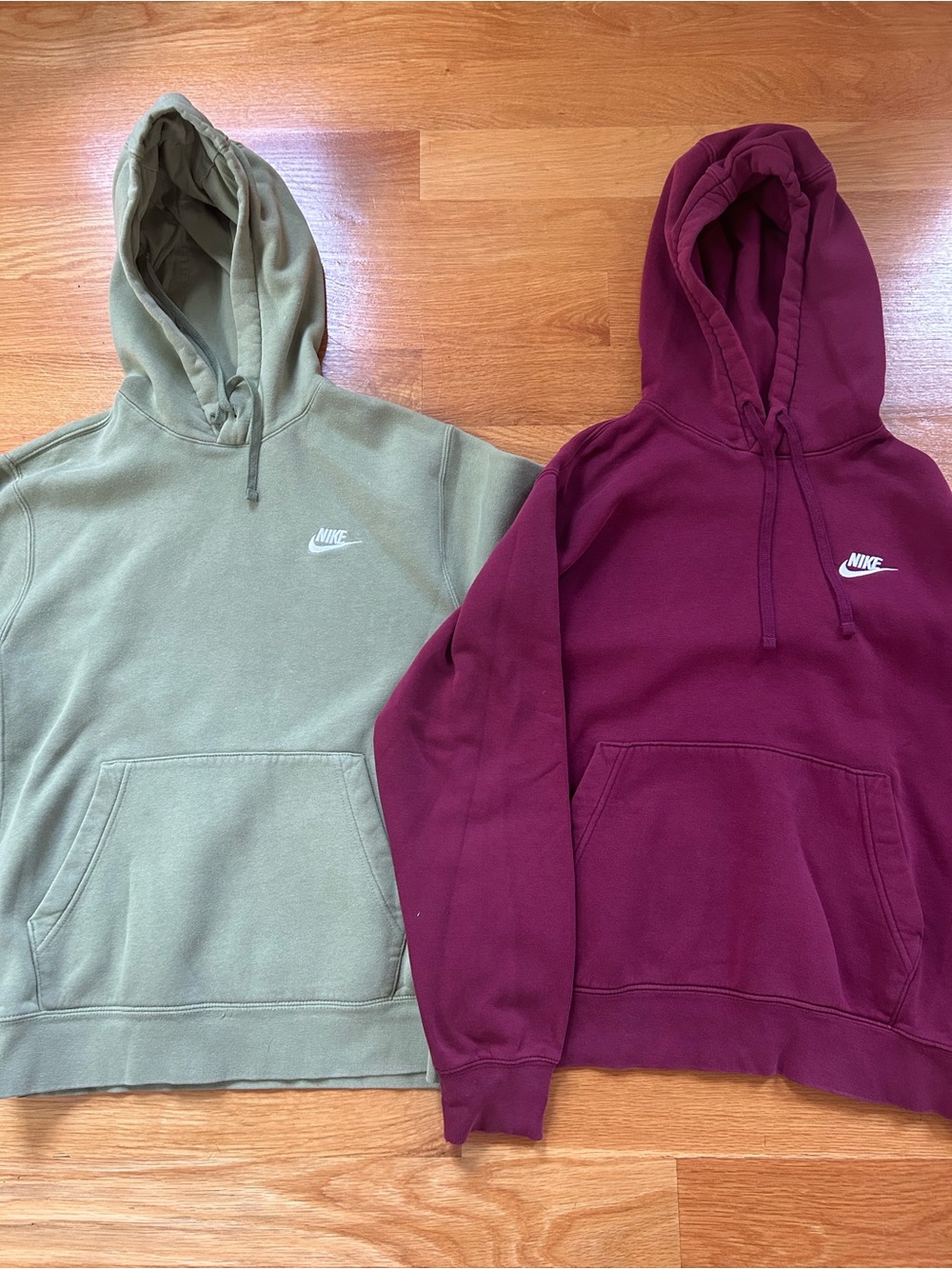Men’s set of 2 Nike Club sweatshirts size small